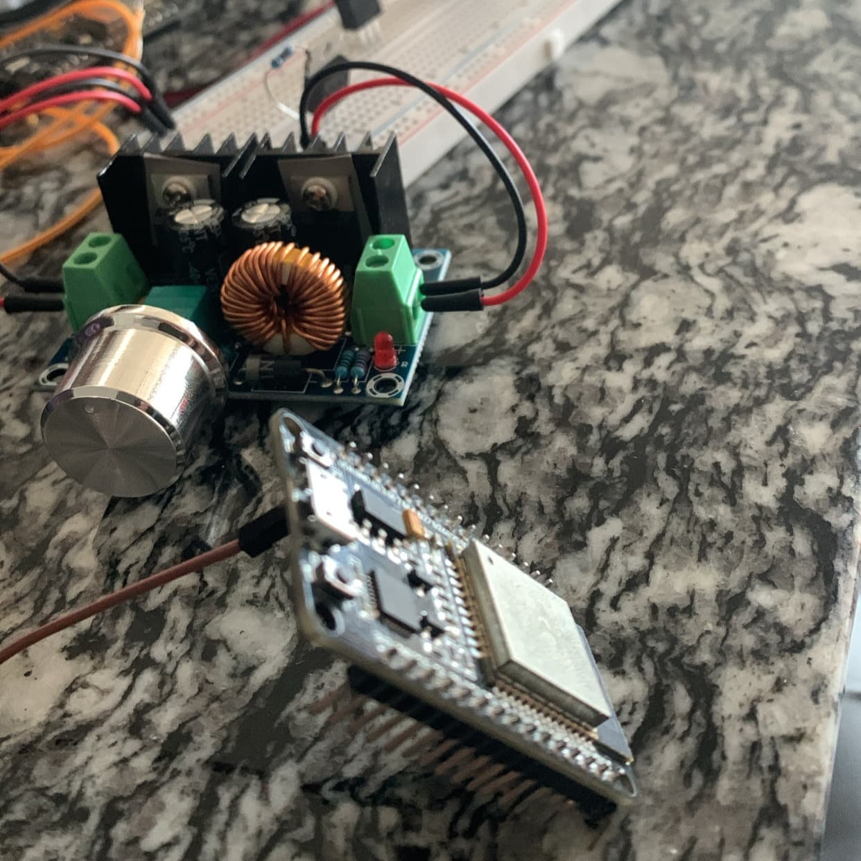 Motor controller, inductor, and microcontroller